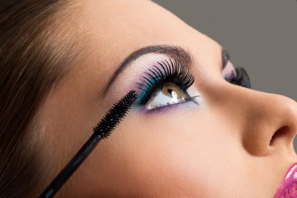 beautiful-girl-with-colorful-makeup_144627-8211